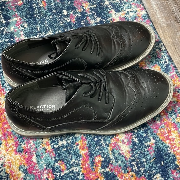 Kenneth Cole black wingtips - Picture 2 of 9